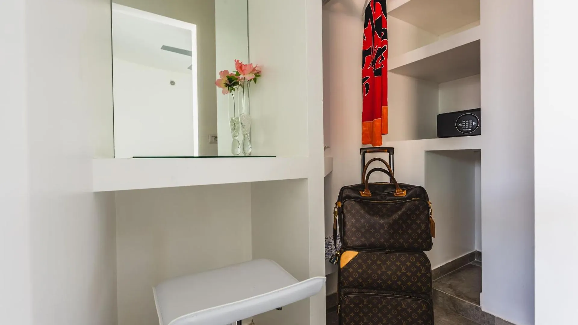 Dream View Suites 陶尔米纳