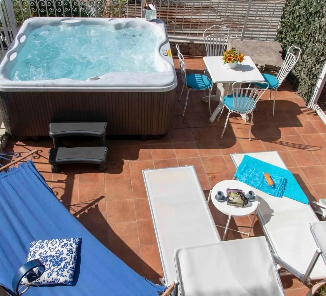Dream View Suites 陶尔米纳 0*,  意大利